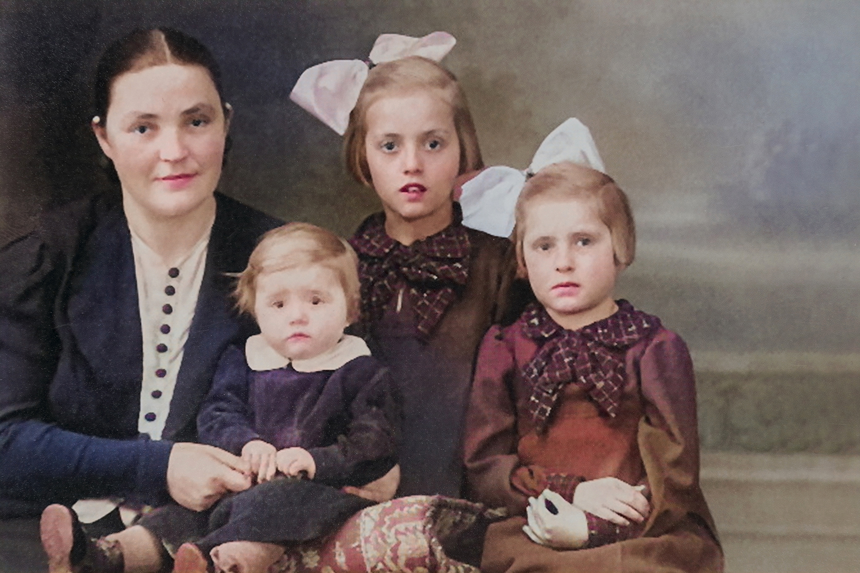 Altes Foto wird für die Reproduktion vorbereitet